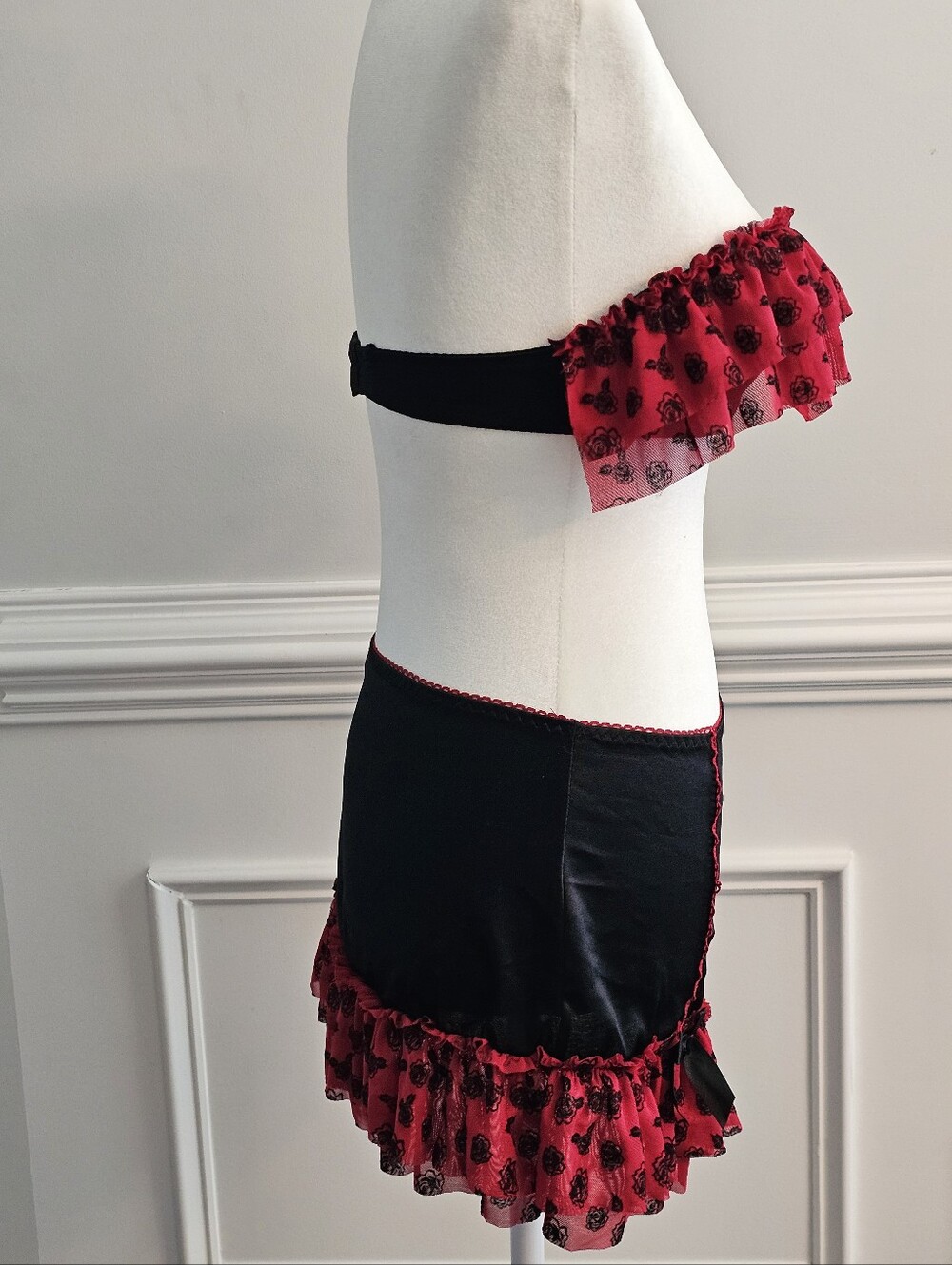 Vintage-Style Red & Black Rose Ruffle Lingerie Set - 2 Piece - Picture 5 of 13